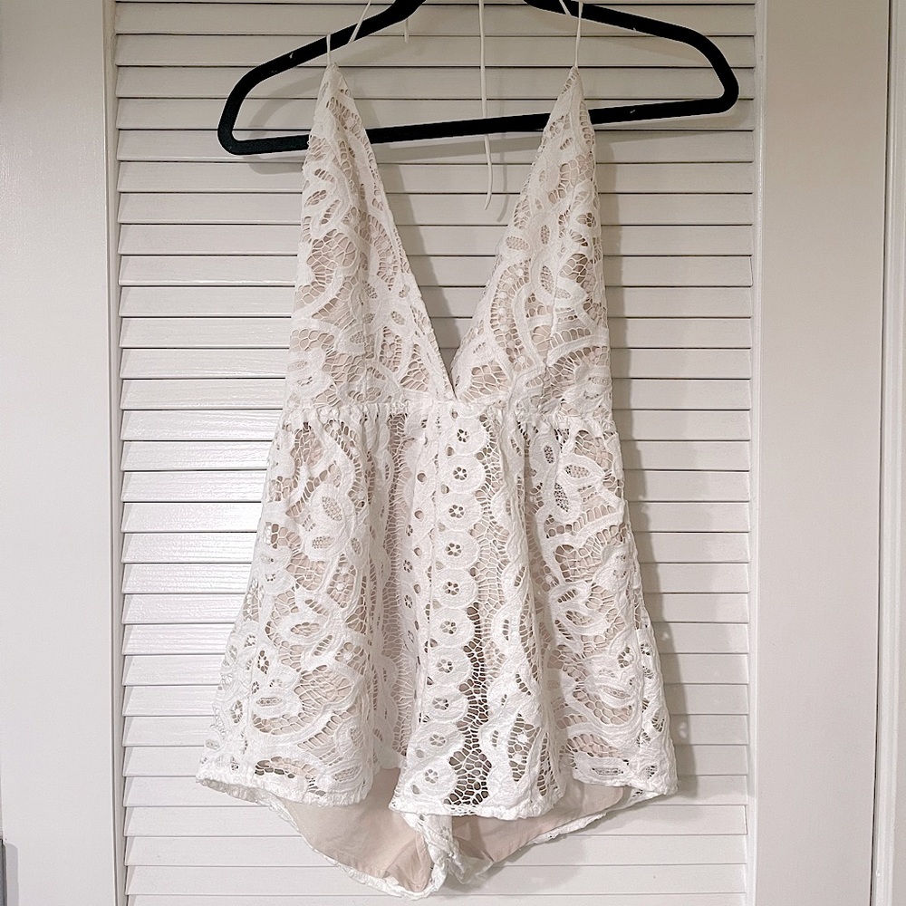 Tobi Promise White Lace Romper (Size Medium)